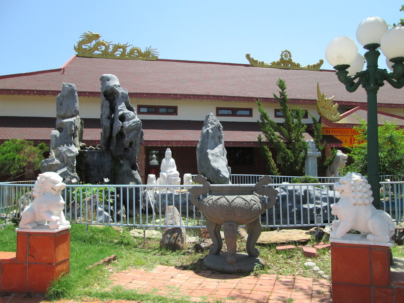 Image of a front view of the Vietnamese Buddhist Temple