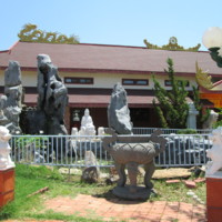 Image of a front view of the Vietnamese Buddhist Temple